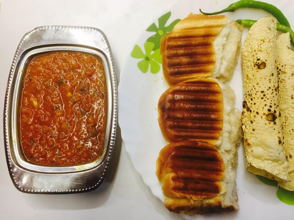 grilled pav and bhajji
